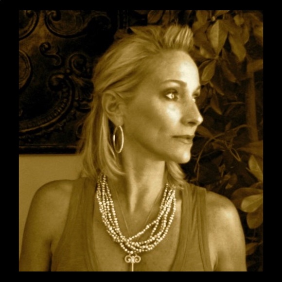 👛 Hi and welcome to my closet. - Picture 4 of 7